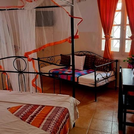 Chez Coumbis Bed & Breakfast Đảo Gorée Ngoại thất bức ảnh