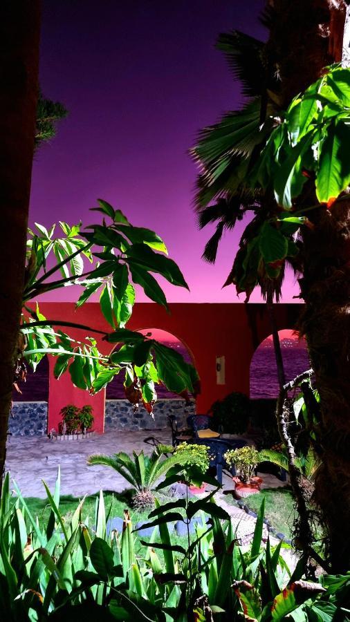 Chez Coumbis Bed & Breakfast Đảo Gorée Ngoại thất bức ảnh