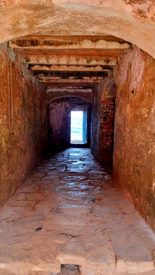 Chez Coumbis Bed & Breakfast Đảo Gorée Ngoại thất bức ảnh