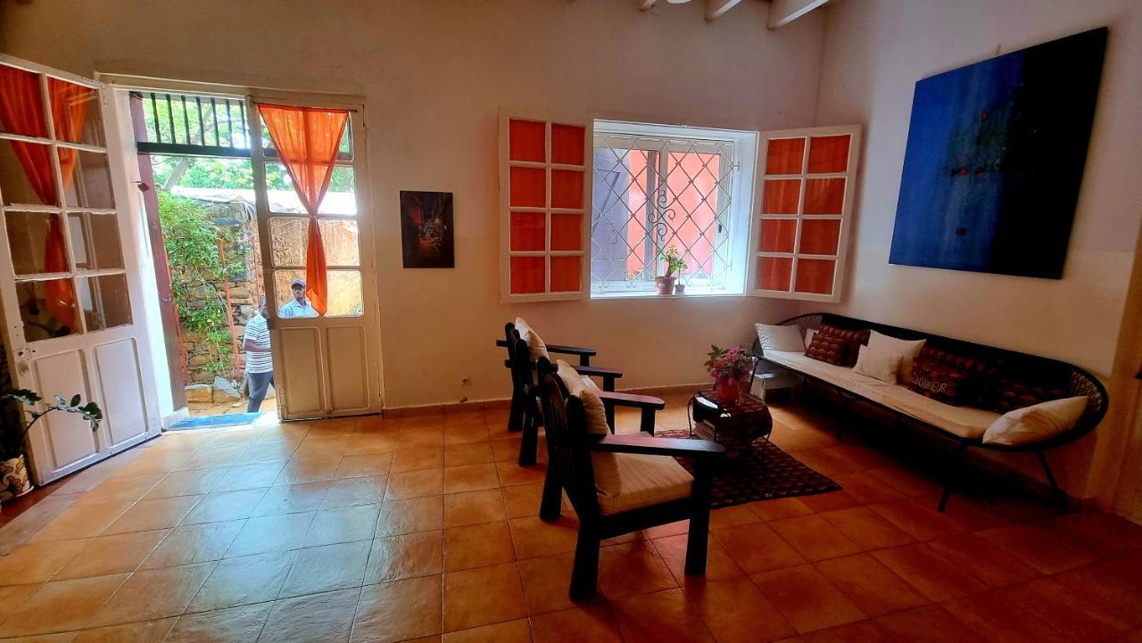 Chez Coumbis Bed & Breakfast Đảo Gorée Ngoại thất bức ảnh