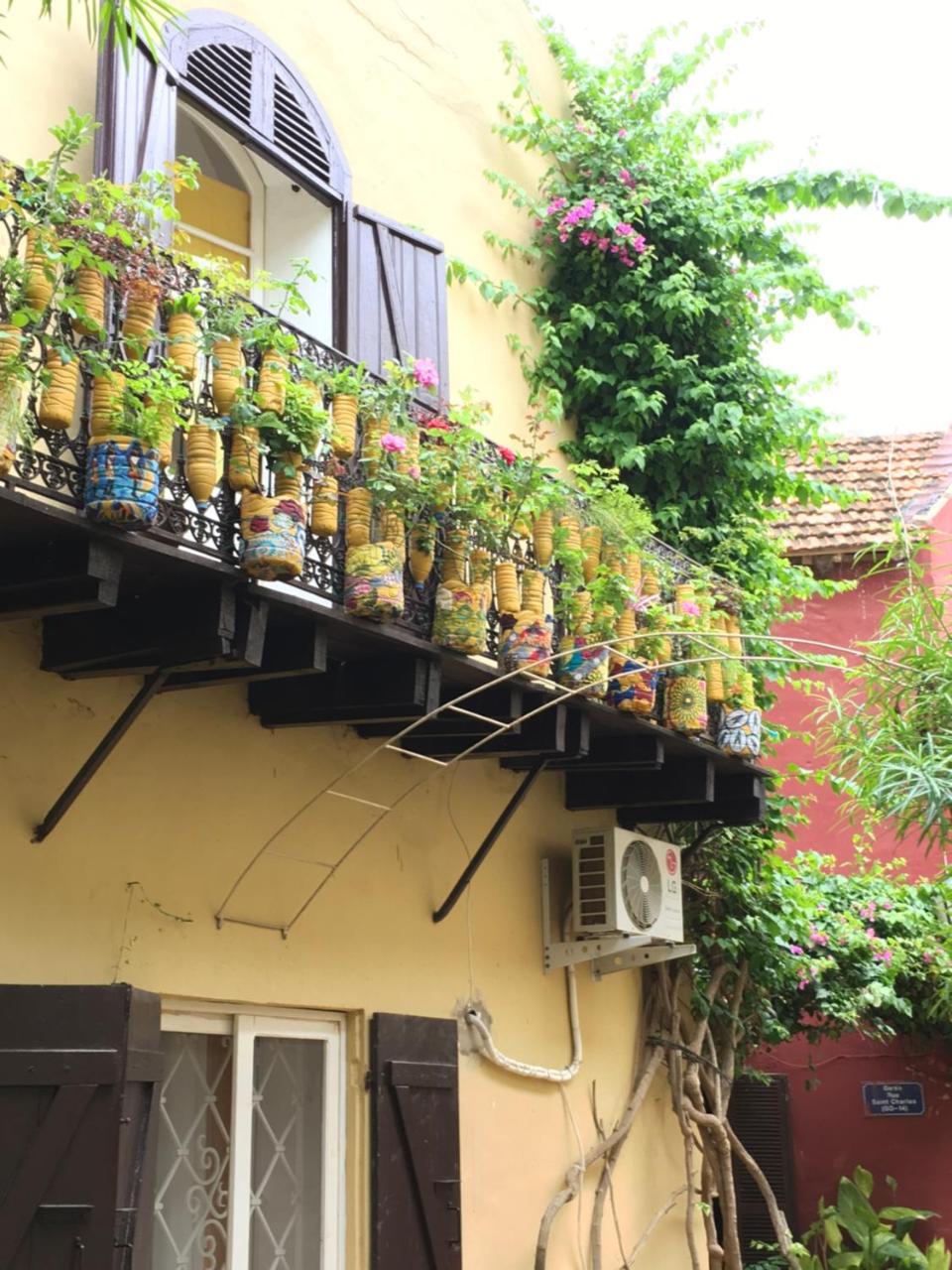 Chez Coumbis Bed & Breakfast Đảo Gorée Ngoại thất bức ảnh